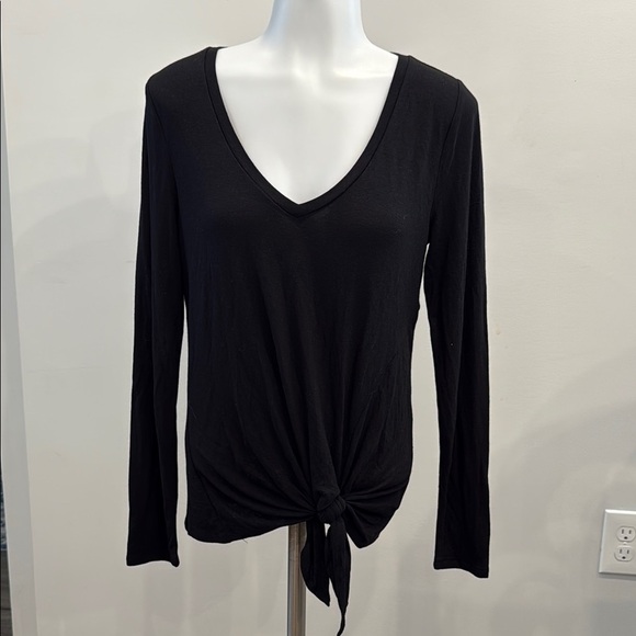 Express One Eleven XS Black V-Neck Tie-Front Women's Top - Picture 1 of 8